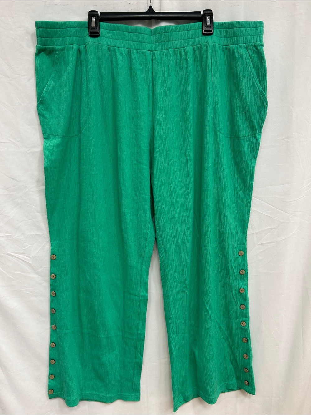 Belle by Kim Gravel Emerald Green Pull-On Capris with Side Button Trim